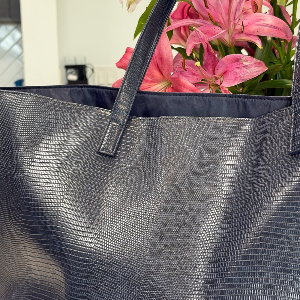 Elegant Navy Blue Tote Bag - Picture 2 of 5